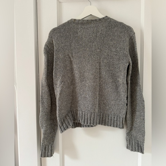 Pull en laine gris avec motifs à l’avant - Picture 3 of 3